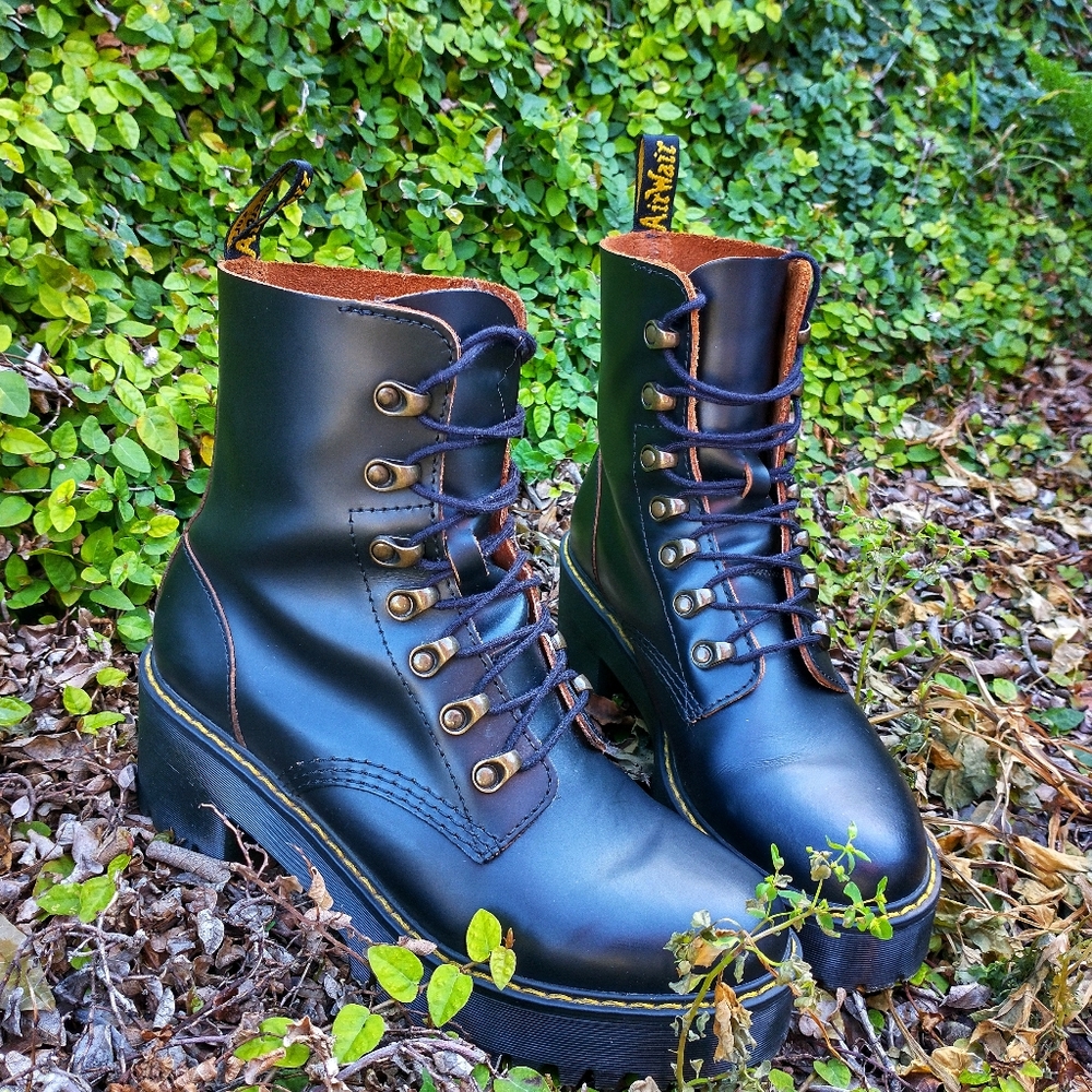 Dr. Martens Leona Boots